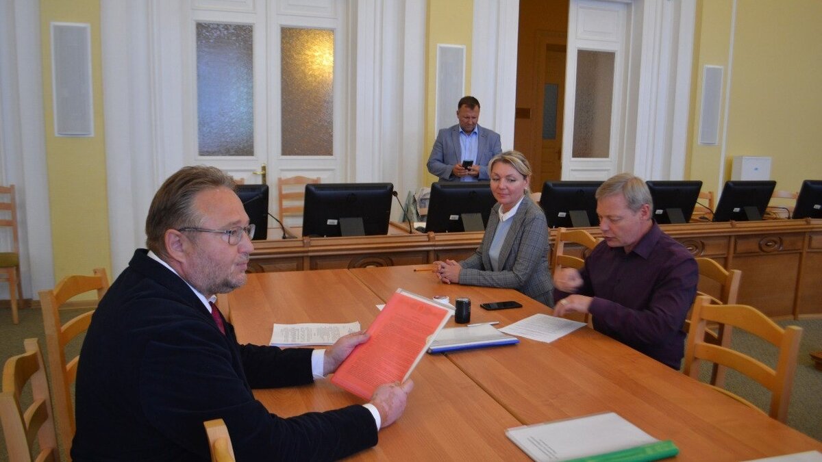     Теперь все ждут, когда документы на выдвижение подаст Виталий Хоценко.