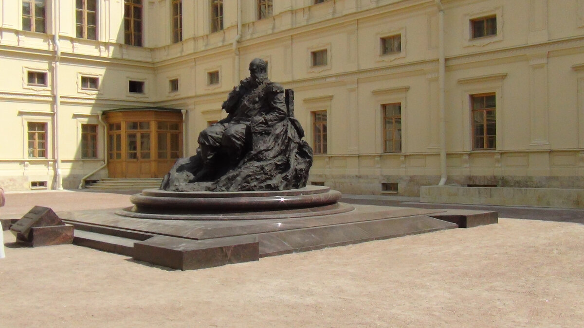 Памятник Александру III