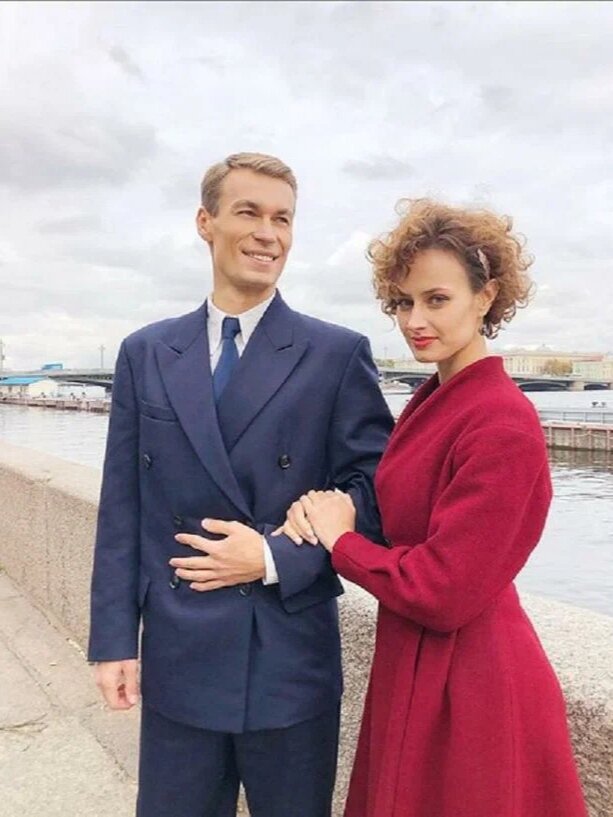 Алена коломина биография личная жизнь фото Оставшись с двумя детьми после развода с коллегой, она не разменивается на мелки