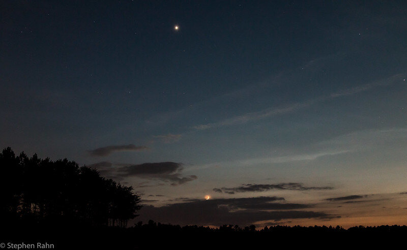 Венера и Луна на ночном небе