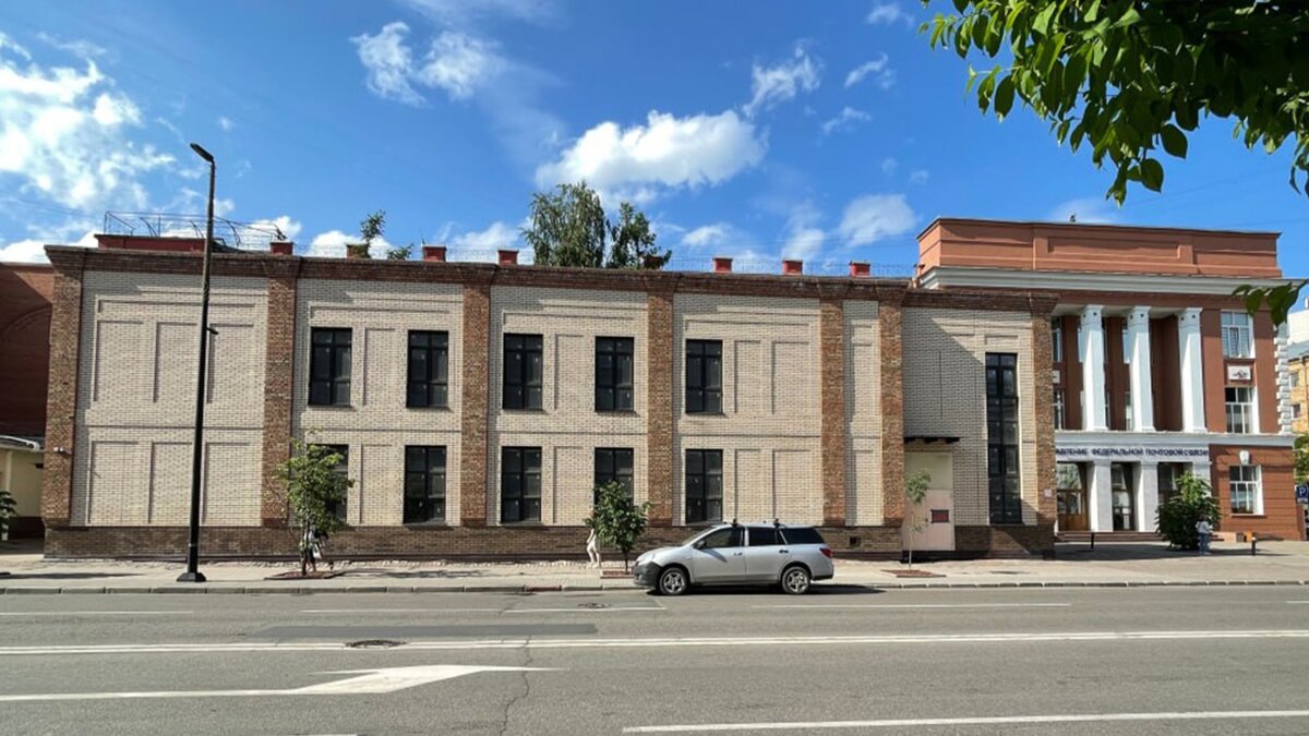     Нейросеть от Photoshop показала, как будет выглядеть Красноярск, если из центра убрать кафе «Кантри». А заодно, что может появиться на этом месте.