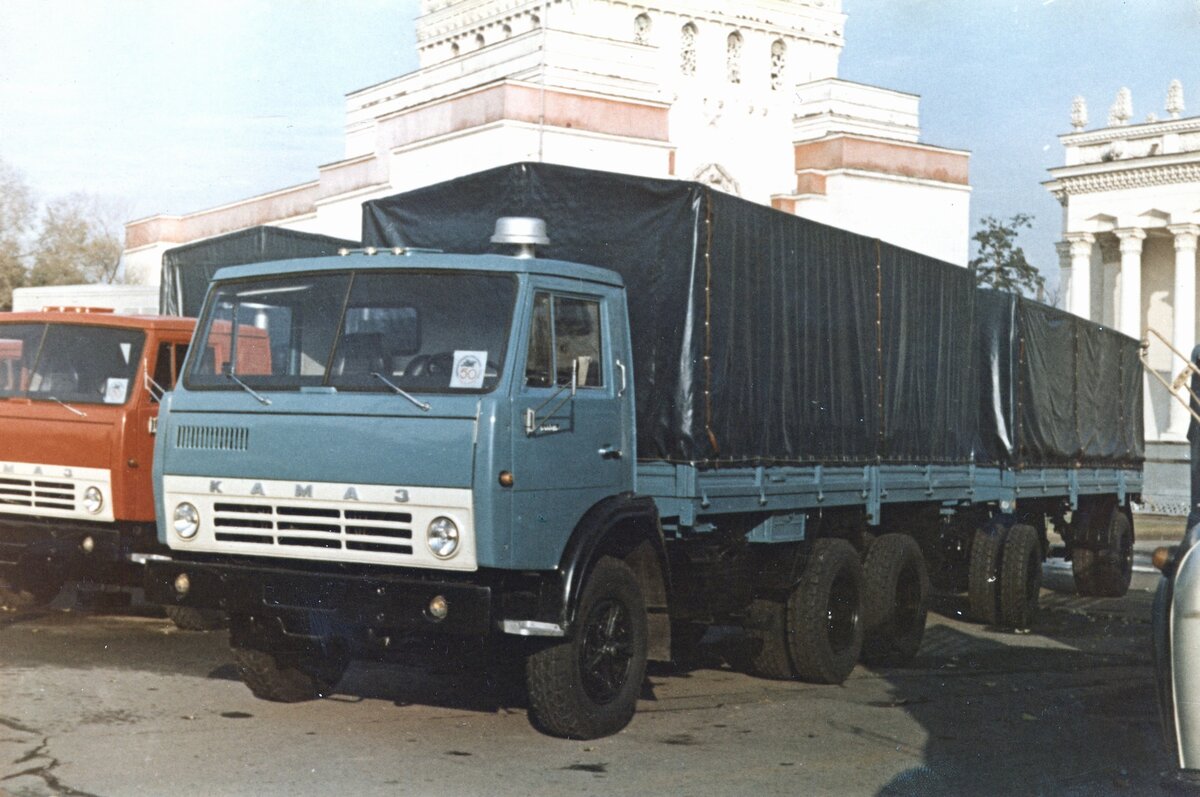 Выставка «50 лет Советского автопрома» – Часть 4 – Грузовые автомобили |  Сайт Авиационной Истории | Дзен