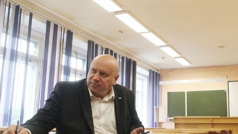     До 1 сентября освещение поменяют еще в 10 школах.