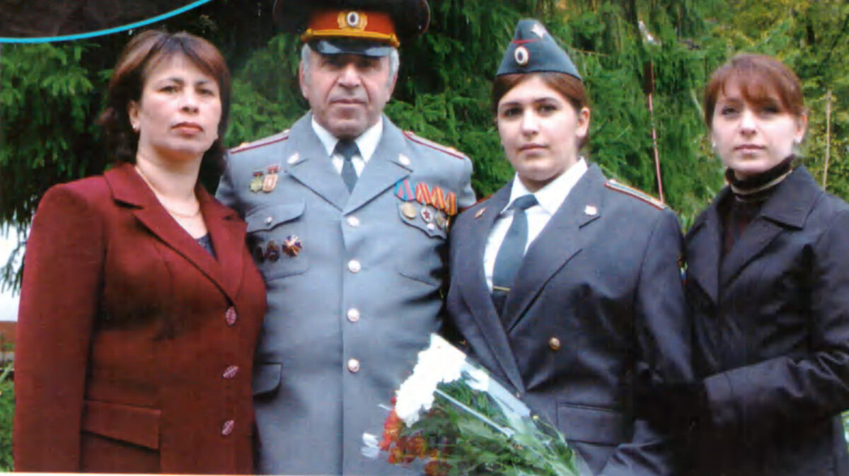 На фото (в центре): Шаик Амиросланович Ахмедов.