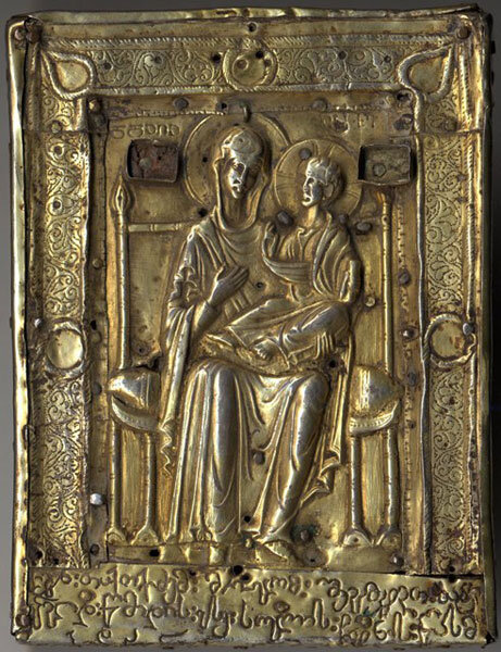 БОГОМАТЕРЬ С МЛАДЕНЦЕМ НА ПРЕСТОЛЕ. XI век. Византия. XIII век, XVII век. Грузия. Серебро, дерево, чеканка, золочение. Собрание Музея имени Андрея Рублева.  Лицевая сторона