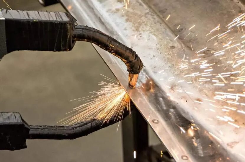 Метод точечной сварки в изготовлении корпусных деталей из тонкостенного металла