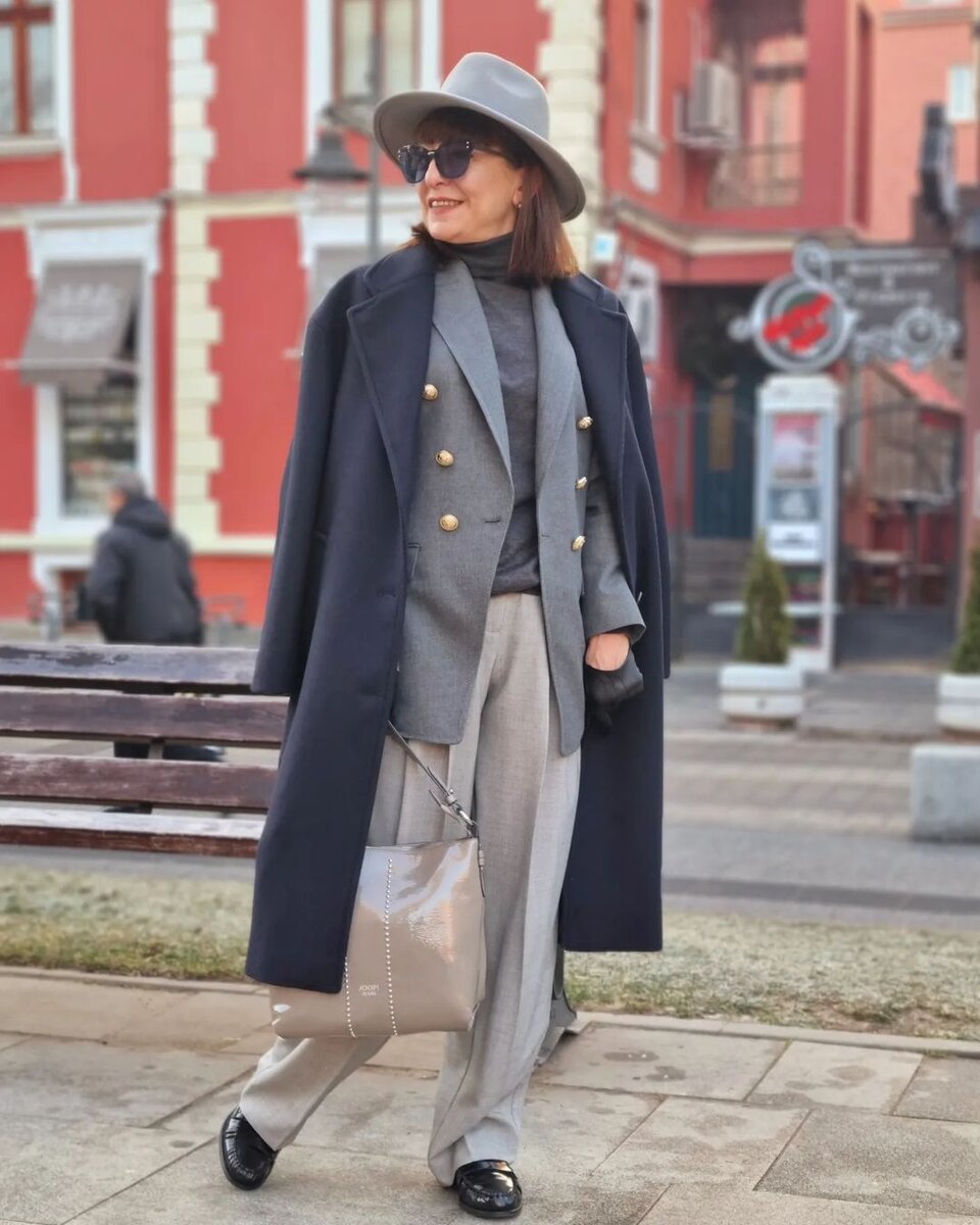 Фото можно листать