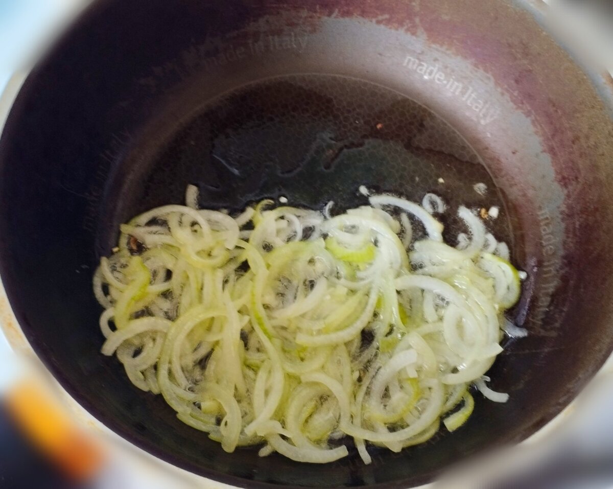 Лук жарится, фото автора статьи