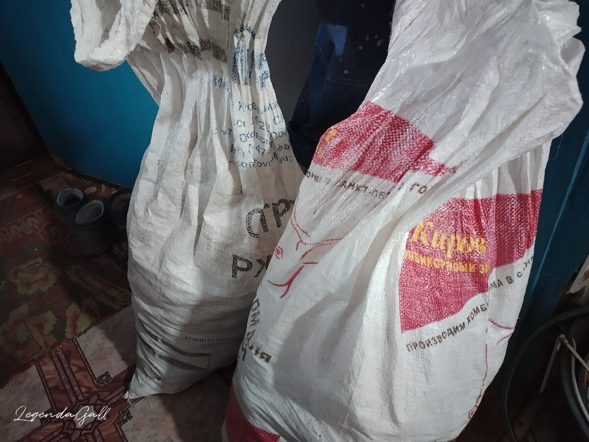 Два полмешка ))