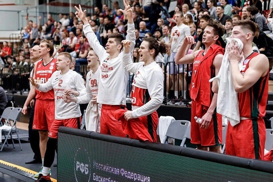    Баскетболисты уверенно обыграли лучшую команду регулярного чемпионата