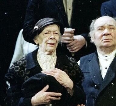 В спектакле "Поминальная молитва", 1991 год