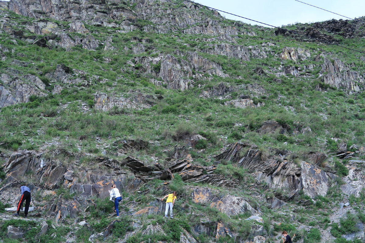 А это мы уже ищем Каракурскую писаницу. Чуть дальше села Бичикту-Боом