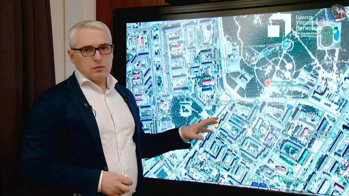 На интерактивной карте Ноябрьска, которой во время прямого эфира пользовался Алексей Романов, можно было рассмотреть любой городской объект. Фото предоставлено Андреем Шмойловым