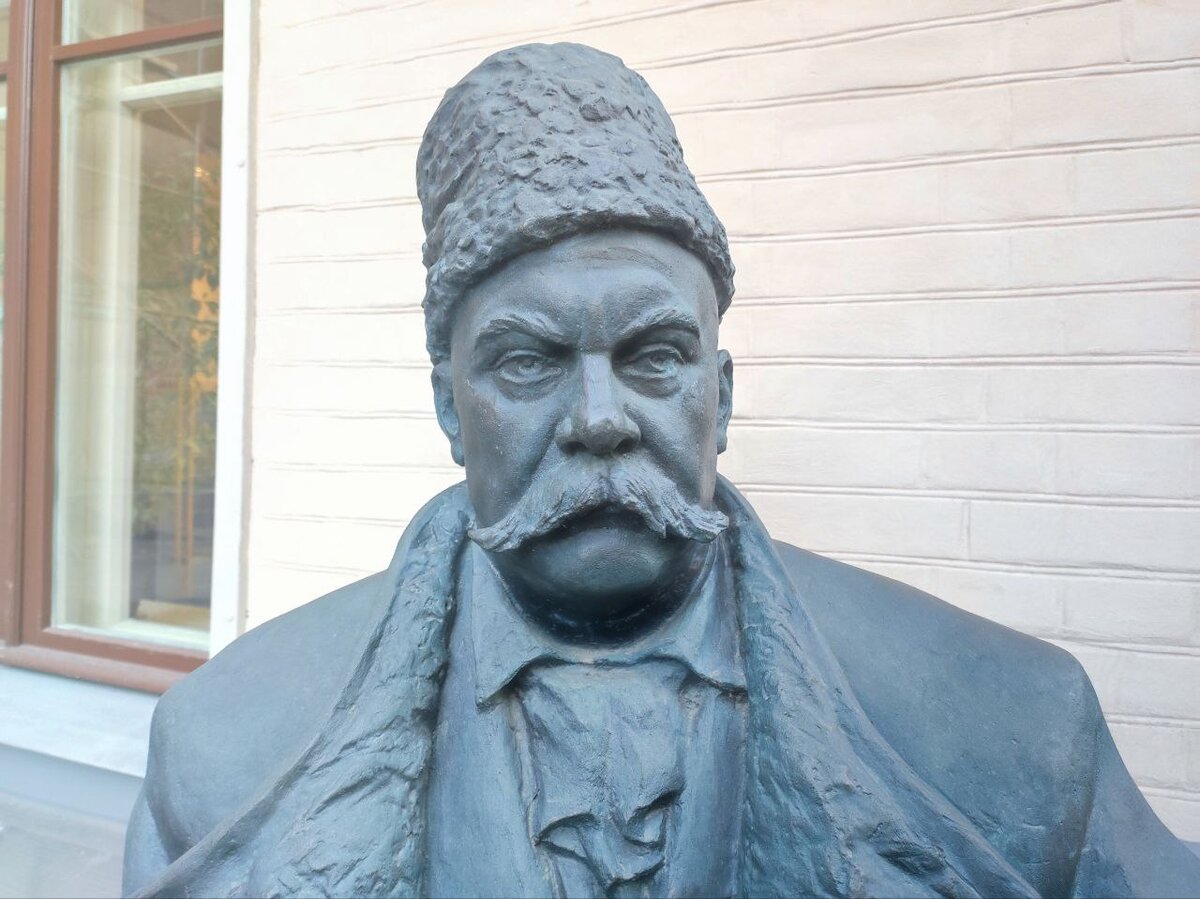 Памятник Владимиру Гиляровскому в Москве. Источник — dzen.ru/pa_myatnik