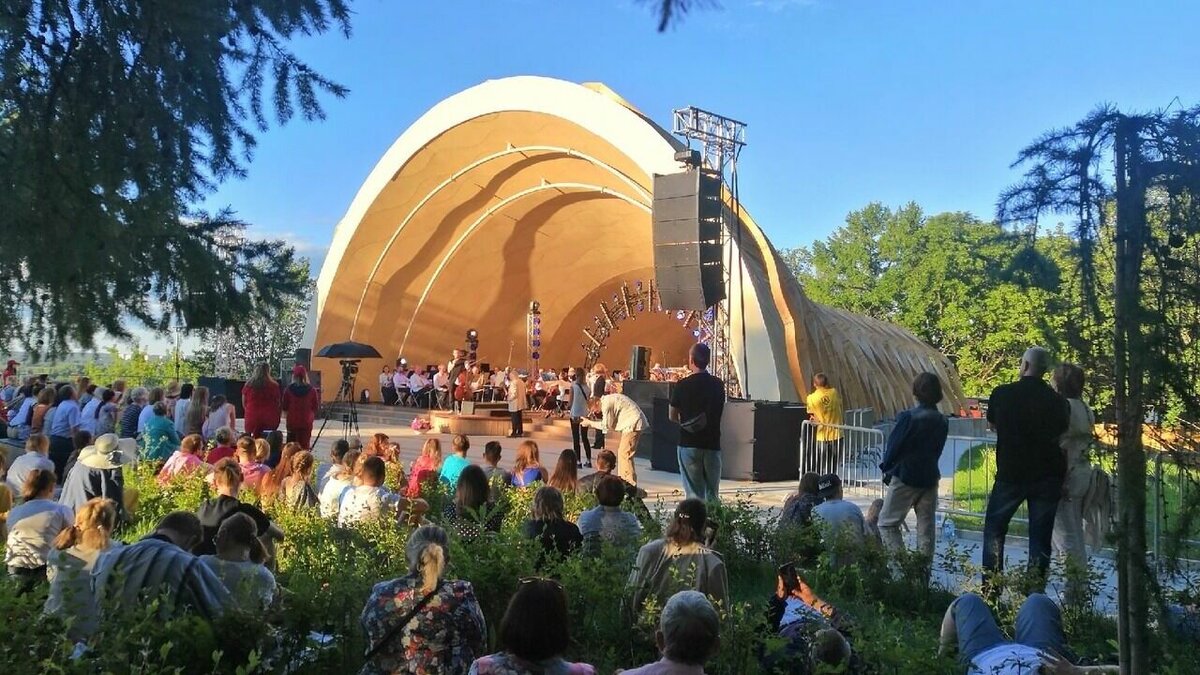     Фестиваль «Столица закатов» в Нижнем Новгороде в этом году будет включать пять направлений. Также озвучены имена артистов, которые выступят для жителей и гостей города. Об этом стало известно на пресс-конференции замгубернатора Олега Берковича, где присутствовал корреспондент NewsNN.