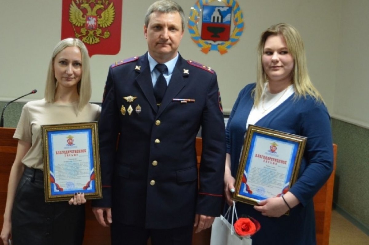    Женщинам вручили благодарственные письма.