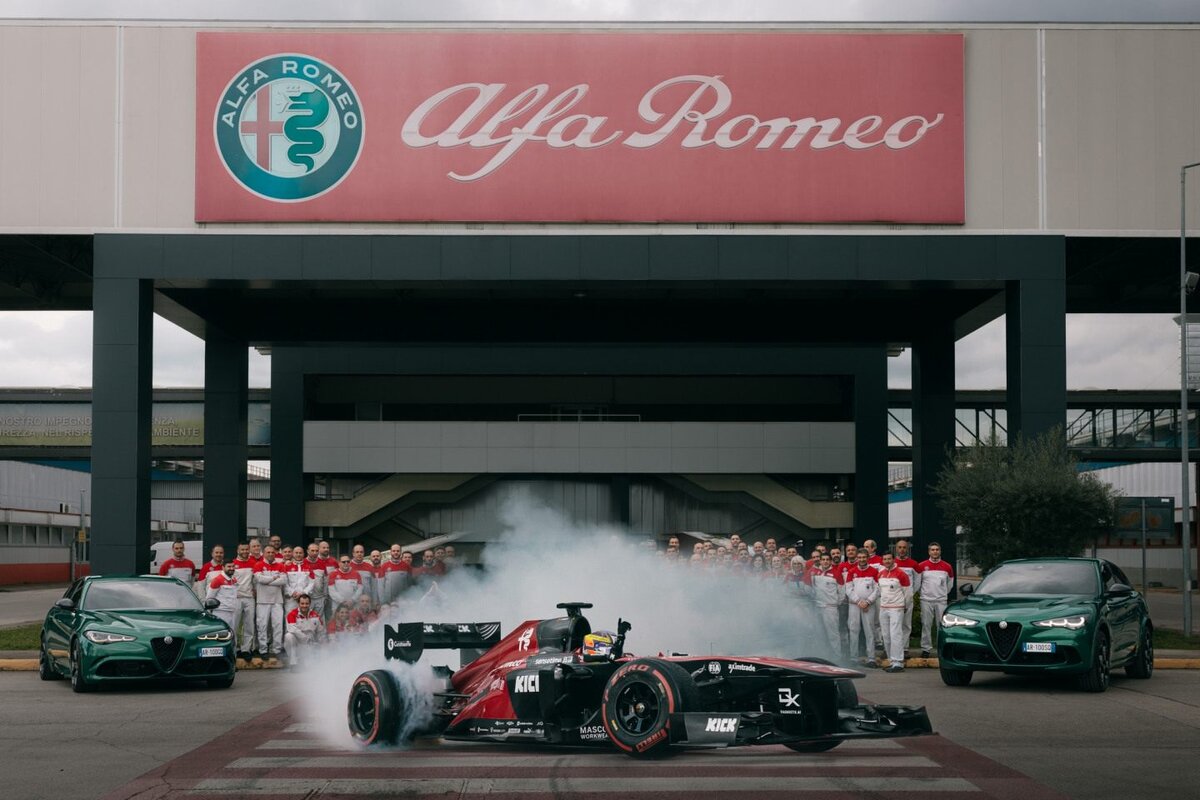    Чжоу Гуаньюй во время поездки по ИталииФото: Alfa Romeo