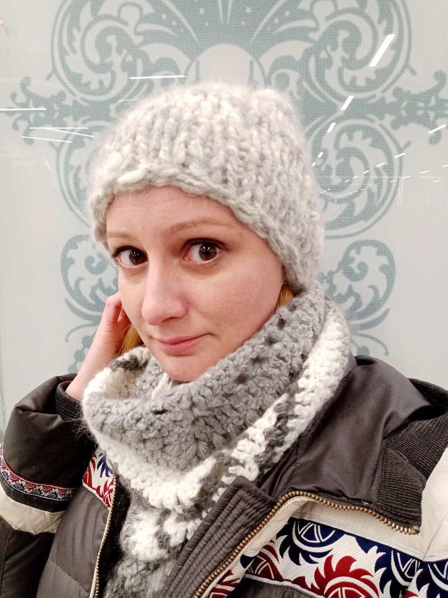 Я безумно довольна своей зимней шапкой из толстой пряжи. Ношу ее уже несколько лет