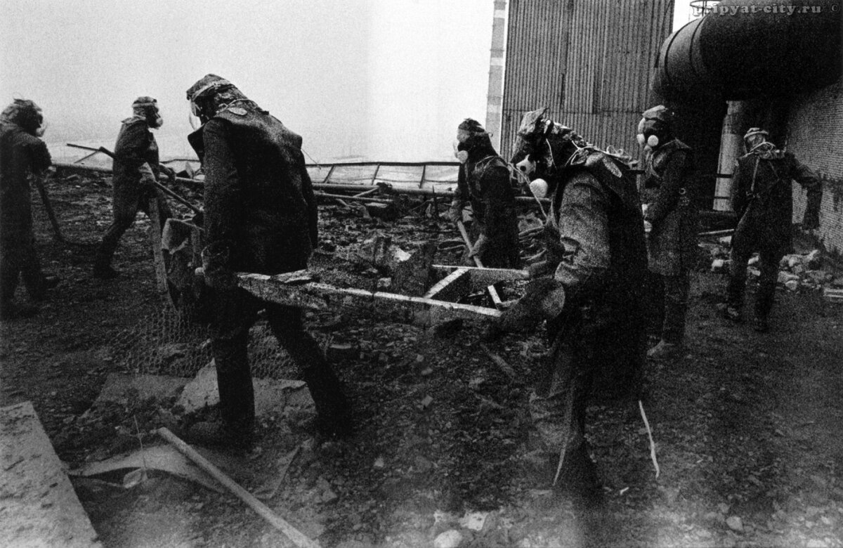 Авария чернобыля сколько погибло. Ликвидация аварии на АЭС. Жертвы Чернобыльской аварии. Чернобыль фото пострадавших.