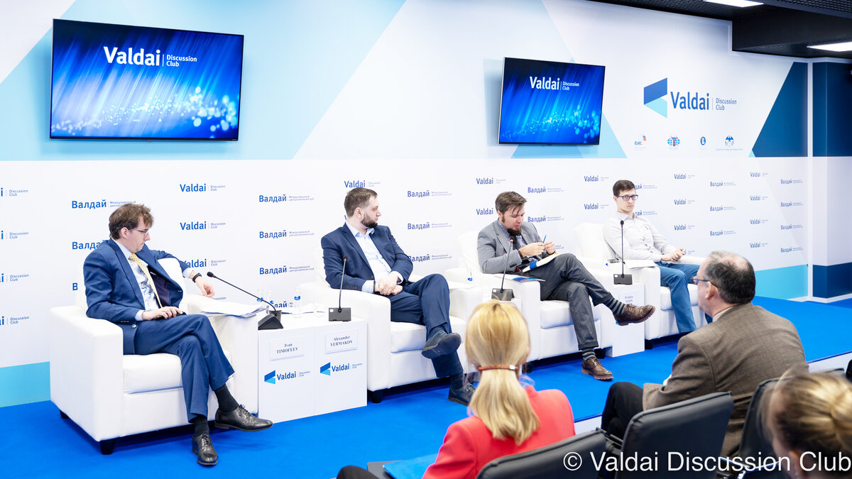 (https://ru.valdaiclub.com)