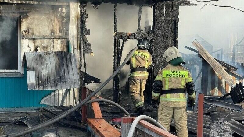     В Хакасии за сутки зарегистрировали 13 пожаров — в двух из них пострадали люди.