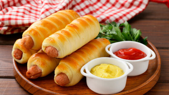    Рецепт сосисок в домашнем воздушном тесте: недорогое и вкусное блюдо вместо фастфуда Ирина Петрова