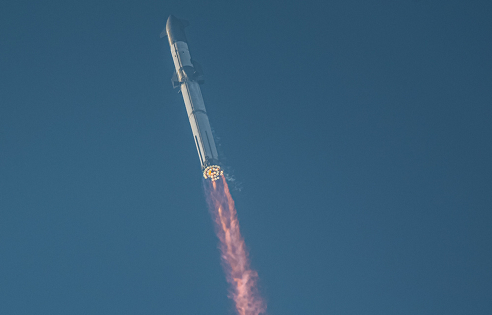 Ракета поднимается. Ракета SPACEX. Самая быстрая ракета. Старшип ракета запуск. Запуск космического корабля.