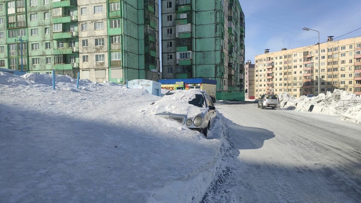     В Норильске местного жителя оштрафовали за публикацию символики украинского «Правого сектора»* в Instagram**. Сам оштрафованный на момент разбирательств находился в СИЗО — ранее его осудили за хранение электродетонаторов к промышленной взрывчатке и за «призывы к экстремизму».