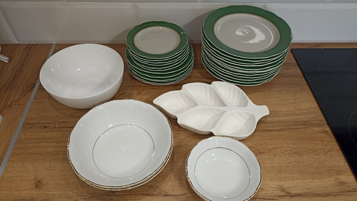 Моя праздничная посуда в тон скатерти и салфеткам