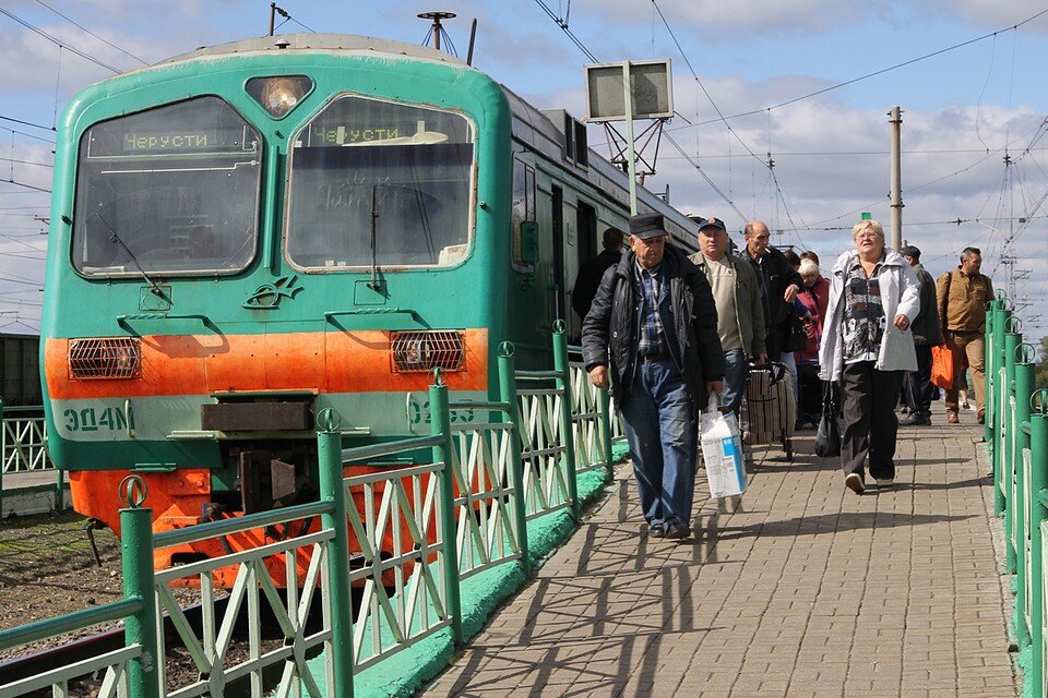    Актуальное время отправления и прибытия поездов можно уточнить на вокзалах и остановочных пунктах, а также на официальном сайте РЖД Вадим ШЕРСТЕНИКИН