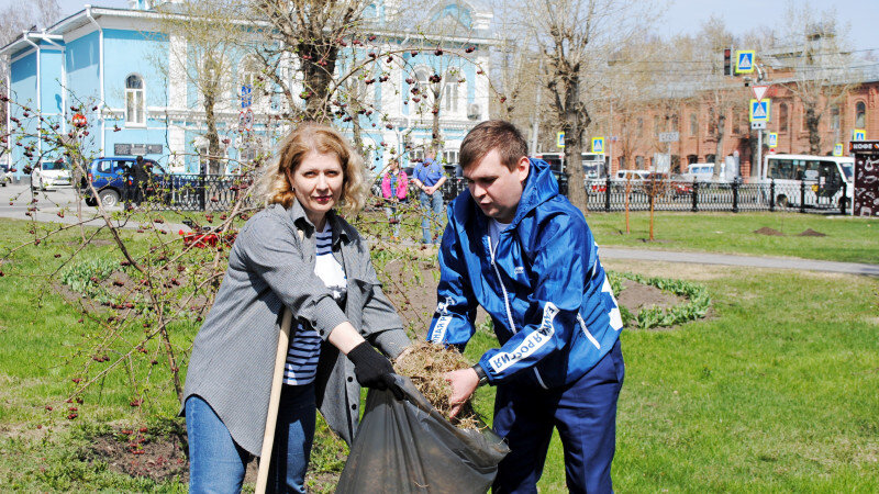     Общегородской субботник. Фото предоставлено пресс-службой администрации города Барнаула