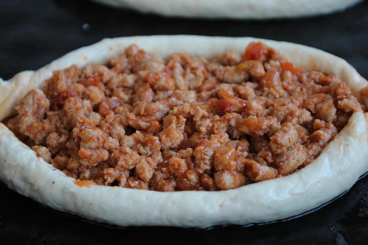Турецкая выпечка мясные гнезда