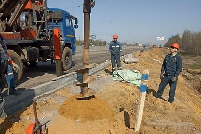    Устройство наружного освещения на съезде с Володарского шоссе в Ленинском округе © Пресс-служба Министерства транспорта и дорожной инфраструктуры Московской области