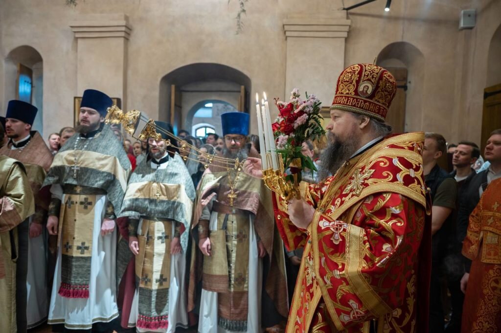 24 апреля 2023 года, в день памяти святого Антипы, епископа Пергамского, митрополит Воскресенский Дионисий совершил литургию в храме священномученика Антипы на Колымажном дворе. Источник: https://центрвик.рф/ortodoxnews/vicar-sl/v-sedmicu-vtoruju-po-pashe-den-pamjati-sshhmch-antipy-episkopa-pergamskogo-vysokopreosvjashhennejshij-mitropolit-voskresenskij-dionisij-sovershil-liturgiju-v-hrame-sshhmch-antipy-na-kolymazhnom-dvor/