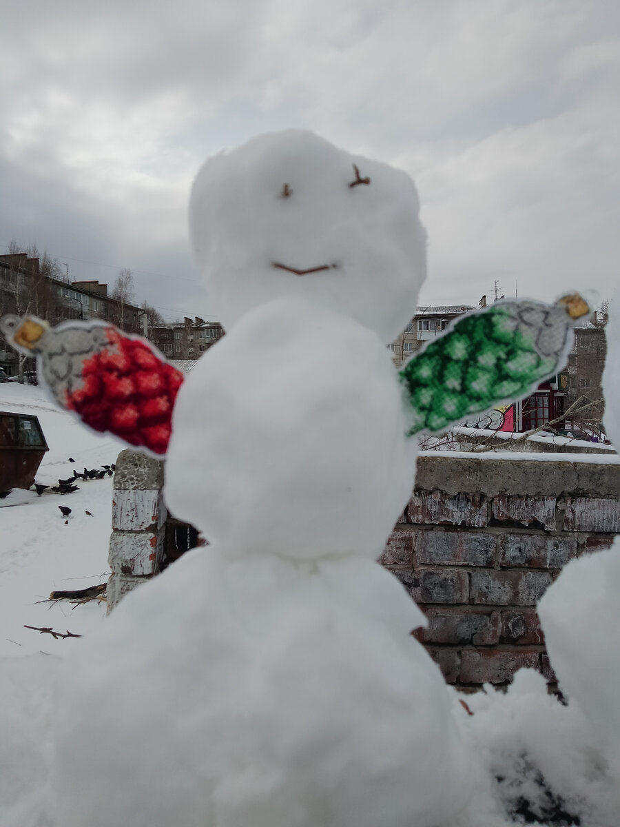 Апрельский снеговик для усиления ощущения апокалипсиса