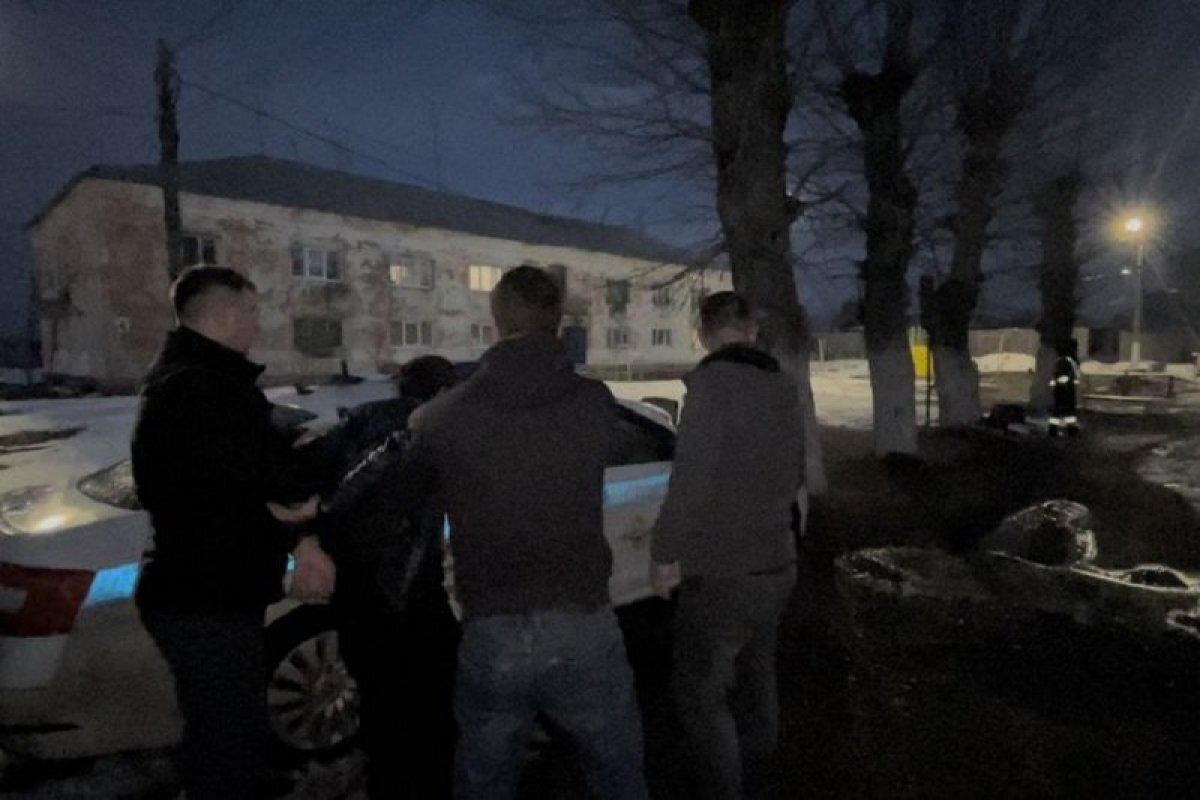    Пьяного хулигана с игрушечным пистолетом задержали в Тельме