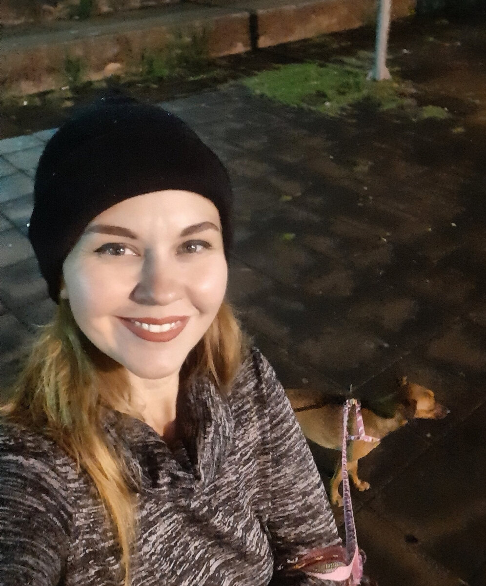 Это я. В штате опять идут дожди. Не смотрите на то, что в шапке. Она меня спасала от моросящего дождя (не люблю зонты). Температура воздуха была +26.