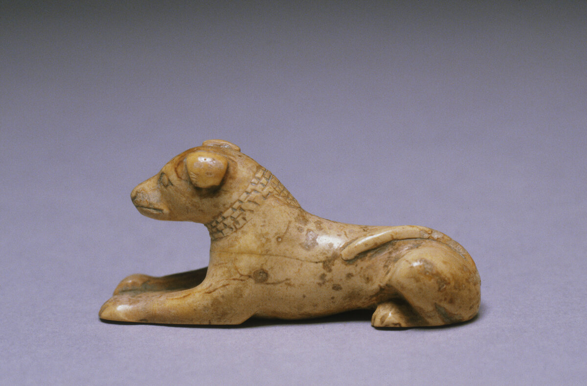 Игровая фишка в виде собаки, 3 x 6,5 x 2,1 см, ок. 2850 г. до н.э. (ранний династический период, конец 1-2-й династий)