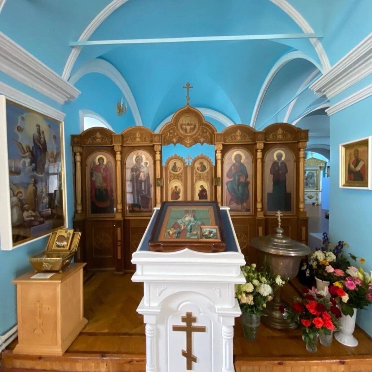 Говорят, это купель, в которой она приняла Крещение