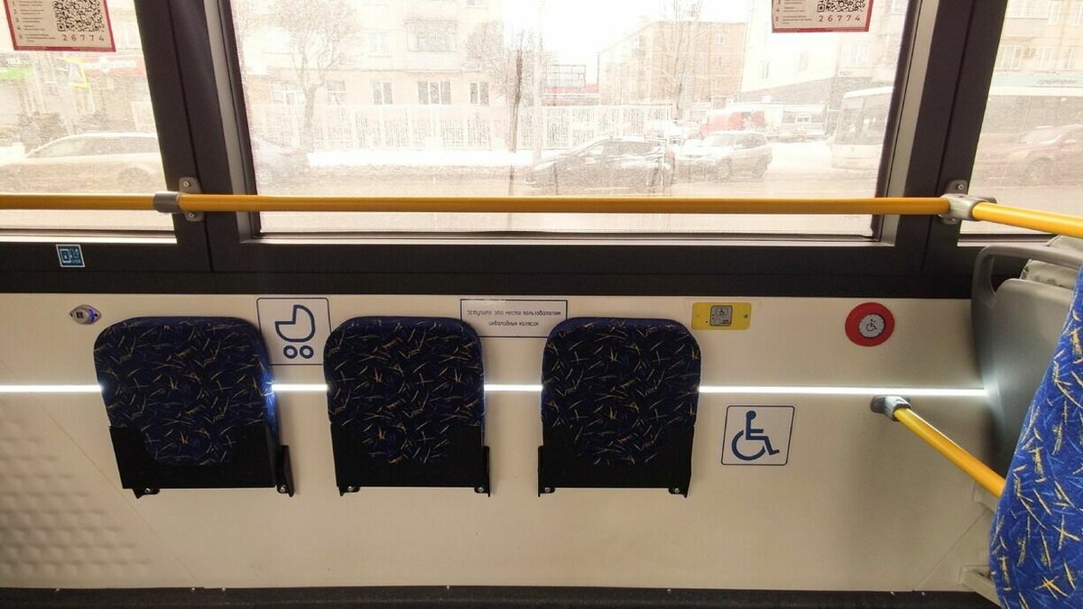     В столице Карелии водитель городского автобуса буквально набросился на пассажиров, о чем рассказал один из очевидцев в социальных сетях.