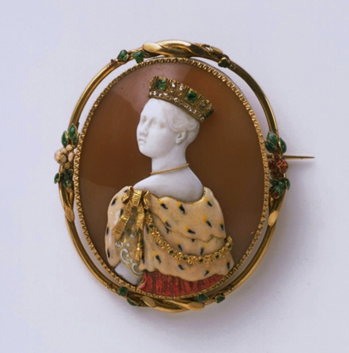 Феликс Дафрик. Брошь-комессо с портретом королевы Виктории. 1851. Музей Виктории и Альберта, Лондон