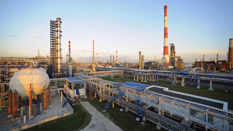     Нефтеперерабатывающий завод. пресс-служба ПАО "Газпром нефть"
