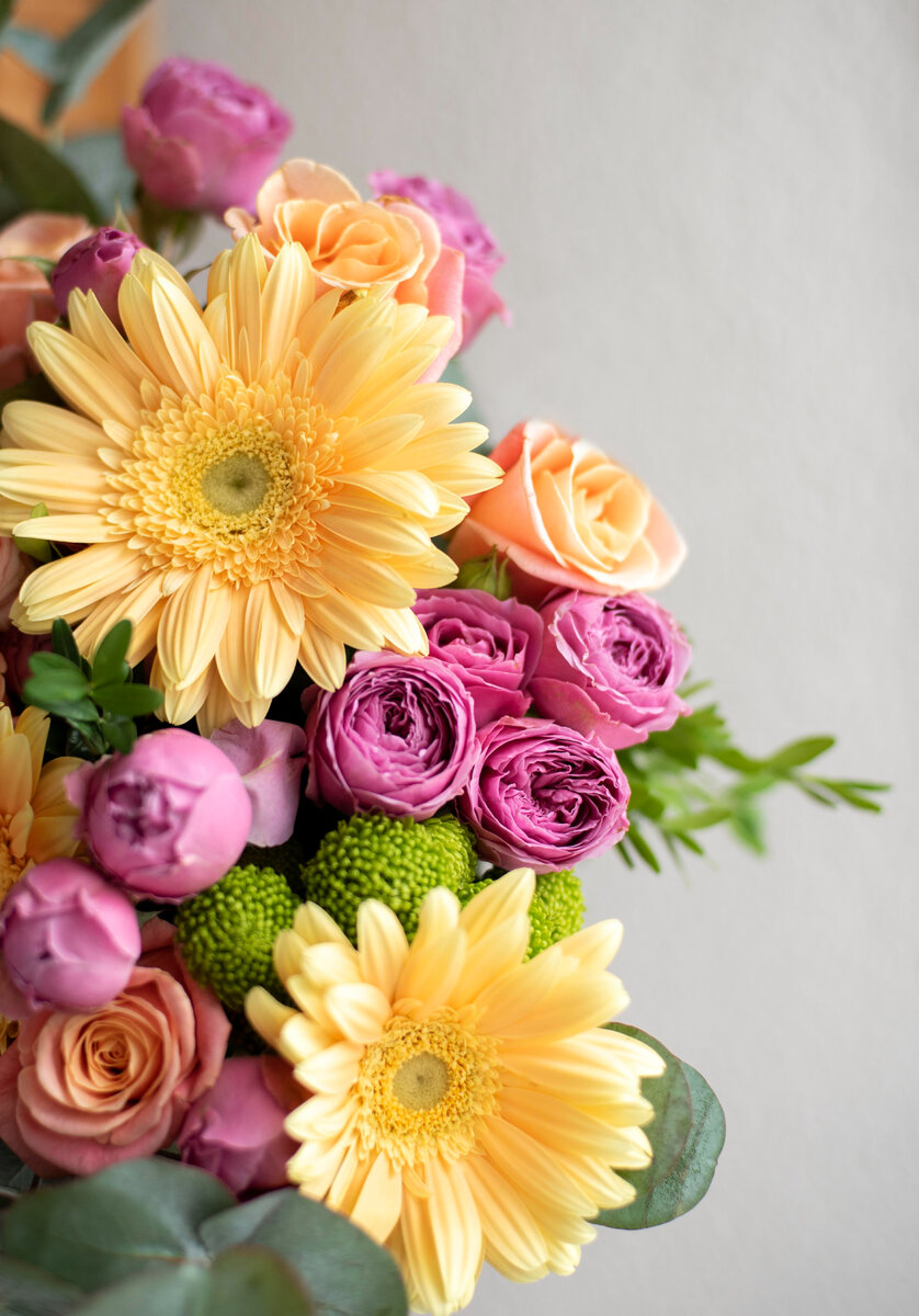 Изображение от <a href="https://ru.freepik.com/free-photo/beautiful-flowers-bouquet_16693898.htm#query=%D0%BA%D0%BE%D0%BC%D0%BF%D0%BE%D0%B7%D0%B8%D1%86%D0%B8%D1%8F%20%D0%B8%D0%B7%20%D1%86%D0%B2%D0%B5%D1%82%D0%BE%D0%B2&position=19&from_view=search&track=ais">Freepik</a>