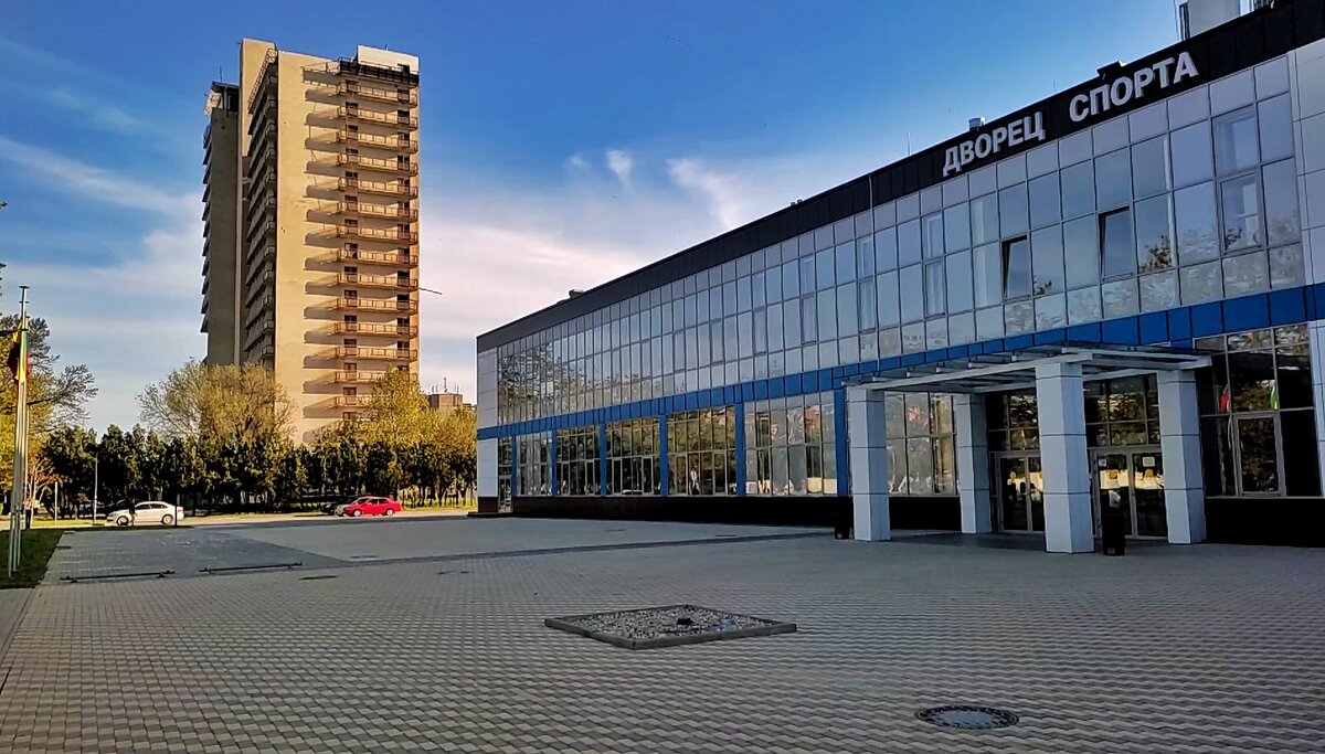 Дворец спорта в Евпатории. Пр. Победы