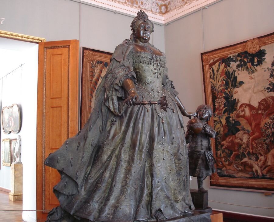 Анна Иоанновна. Скульптура Б.Растрелли сейчас находится в Русском музее
