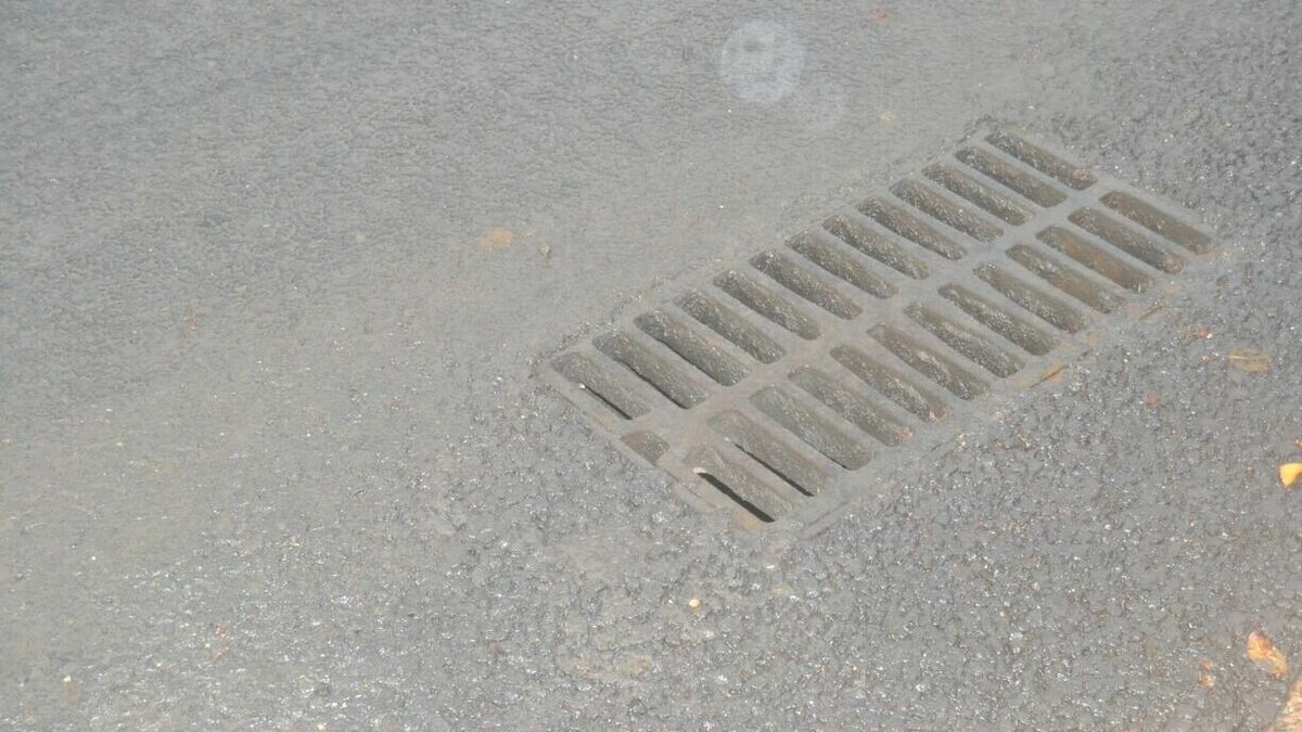     На этой улице будет предусмотрен открытый тип водоотведения со стоком воды по бордюрному камню