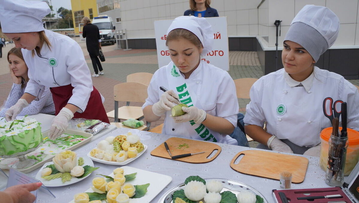     Для жителей Ростова-на-Дону, которые хотят уйти из школы после 9 класса есть большое количество колледжей и техникумов, где можно продолжить обучение. Какие отзывы о них оставляют и что предлагают учебные заведения, в материале RostovGazeta.