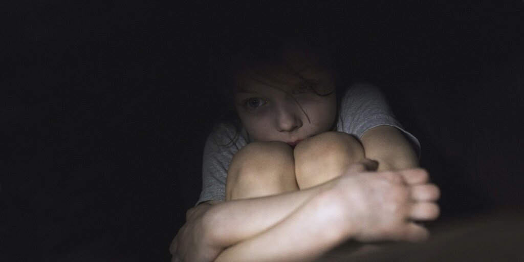 Почему дети боятся темноты: причины и как помочь им справиться