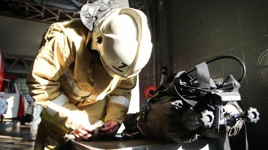     В Нижнекамске очевидцы заметили густой дым, который исходил из здания кафе «Старый амбар». Об этом они сообщили в городском Telegram-канале.