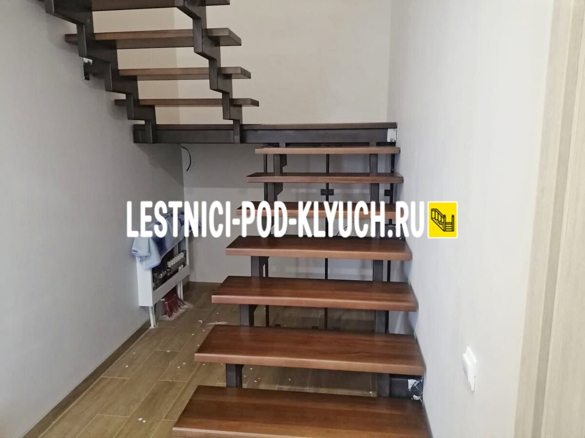 Принимаем звонки: пн-вс с 8:00 до 21:00 (+7 499 490-72-90). Электронная почта: info@lestnici-pod-klyuch.ru